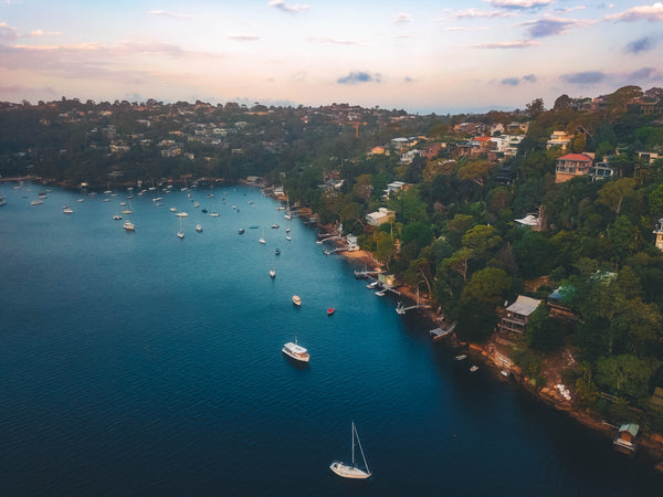 Waterfront houses and boats - Seaforth Bluff, Seaforth Cres, Sangrado Park and Sydney Harbour Marine - Stock Image