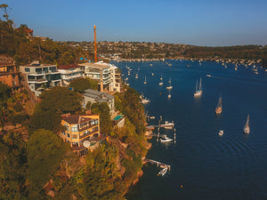 Luxury waterfront houses and private boats at Seaforth Bluff, Sydney, NSW - Stock Photo