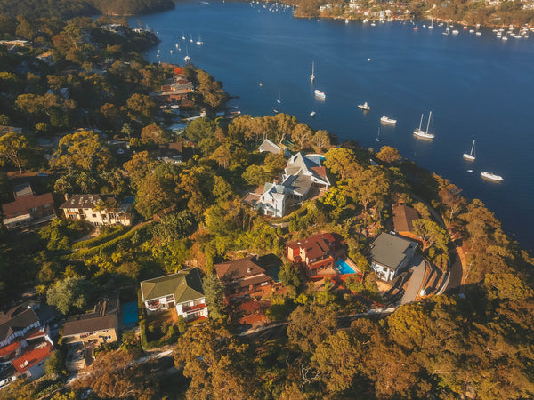 Luxury houses and Australian Nature at Linden Way and Cheyne Walk - Sydney
